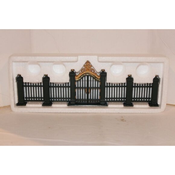 Dept 56 Village Accessories - Wrought Iron Fence & Gate - Picture 1 of 3